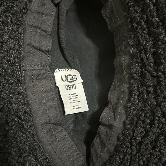 UGG - Picture 6 of 6